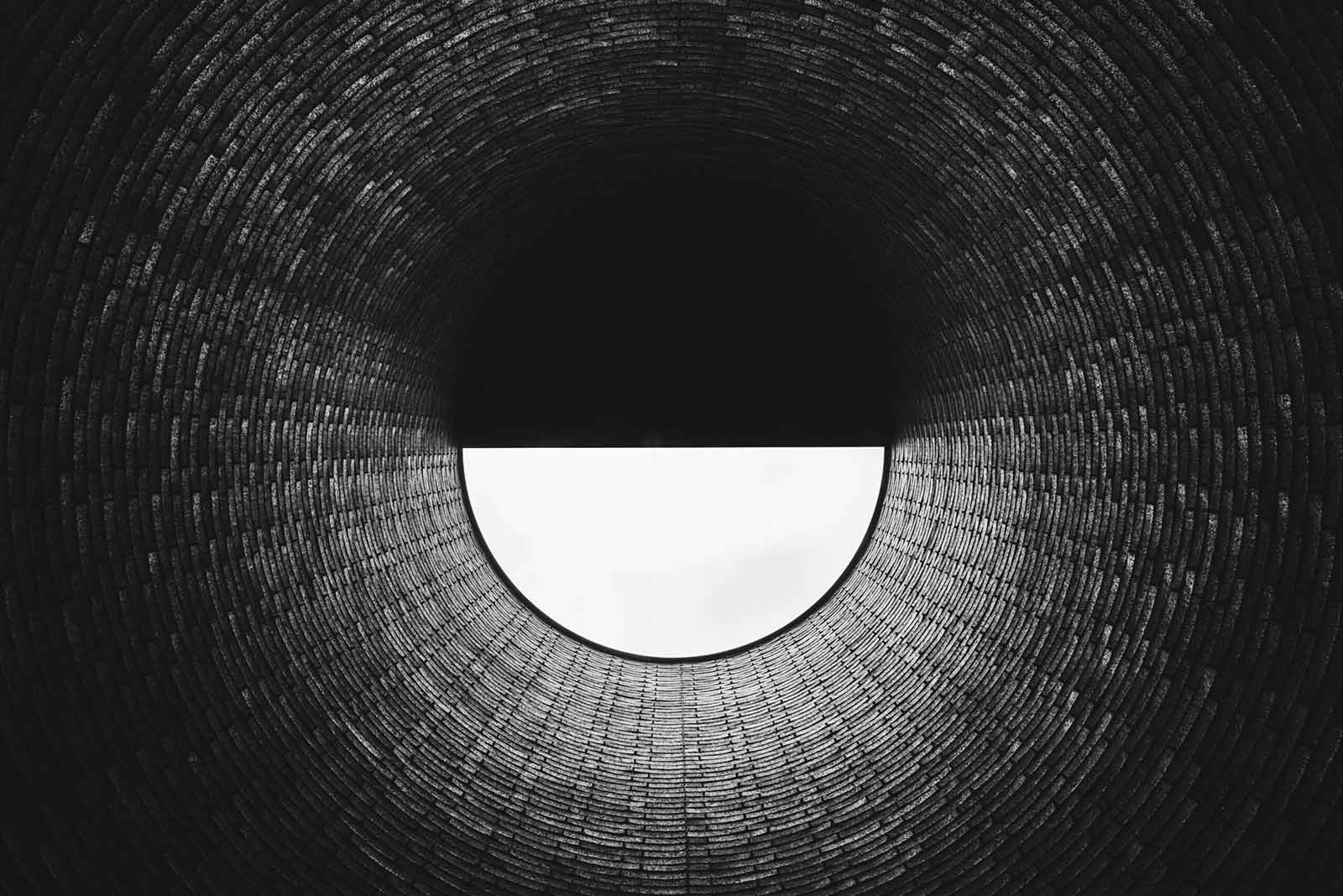 Demystifying the R&D Black Hole